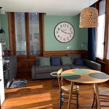 A Deux Pas De La Gare, La Maison Rouge Albertville Luaran gambar