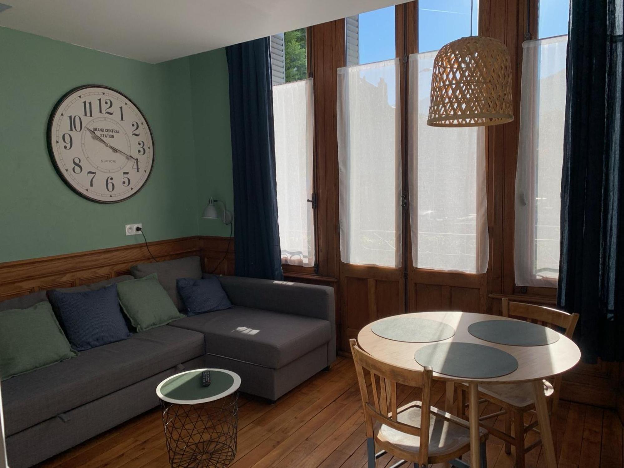 A Deux Pas De La Gare, La Maison Rouge Albertville Luaran gambar