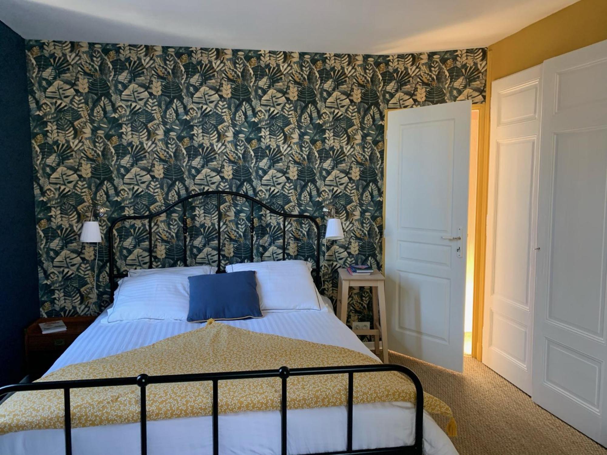 A Deux Pas De La Gare, La Maison Rouge Albertville Luaran gambar