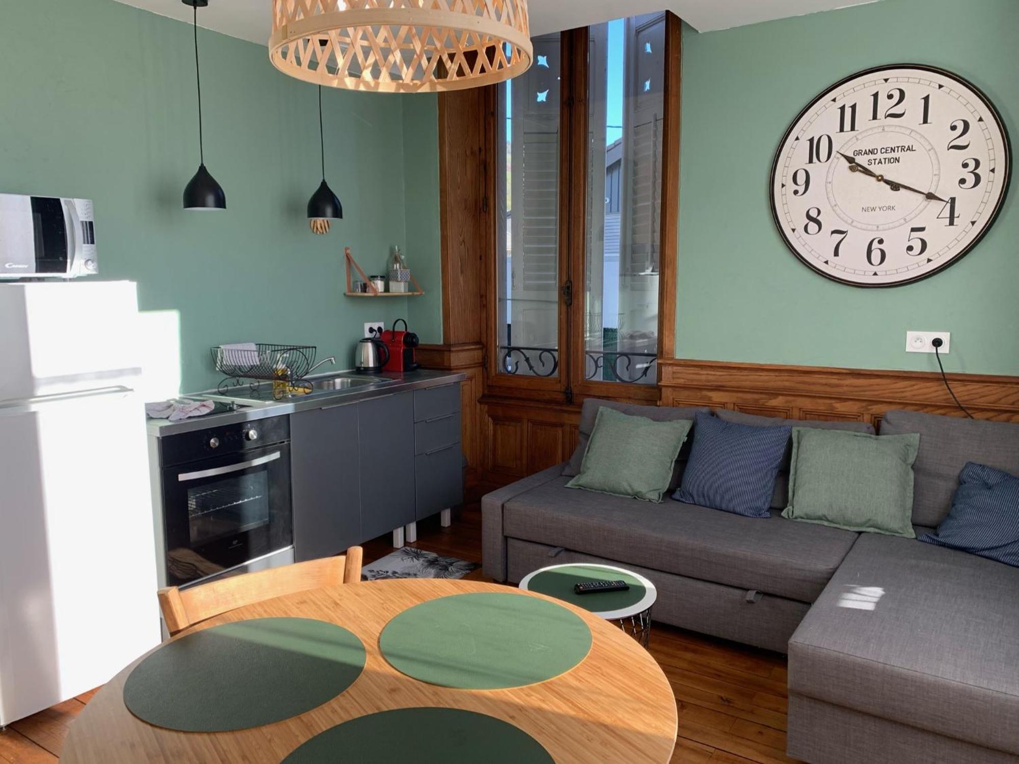 A Deux Pas De La Gare, La Maison Rouge Albertville Luaran gambar
